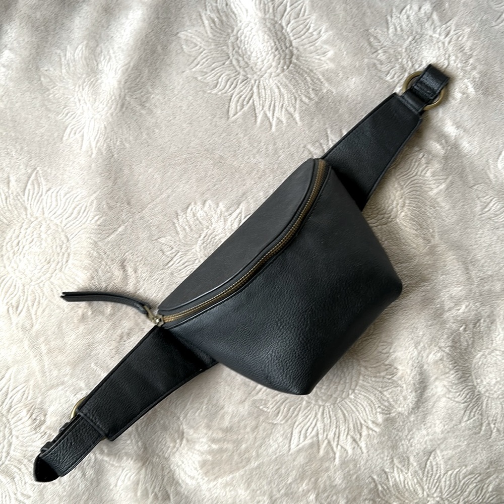 EUC Zip Closure Fanny Pack